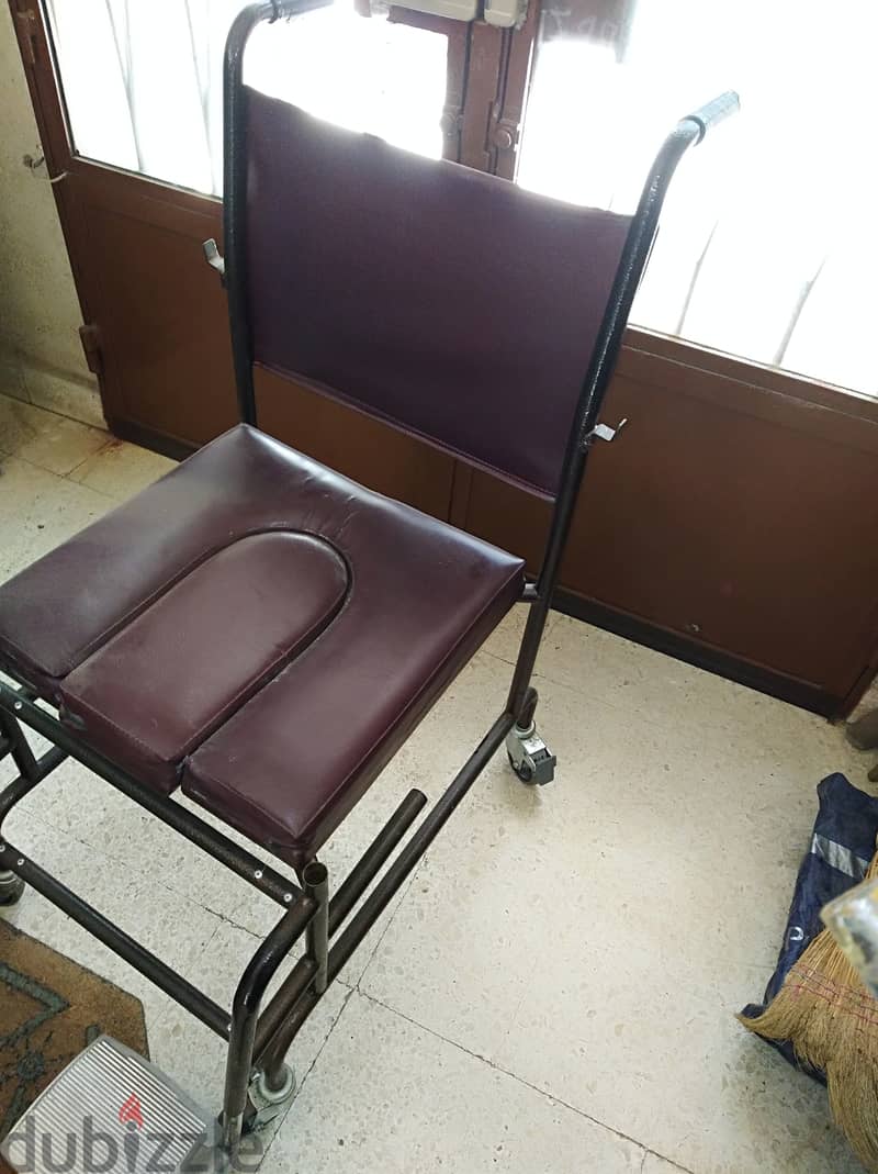 wheelchair toilet medical handicapé كرسي تواليت متحرك للمقعدين 4
