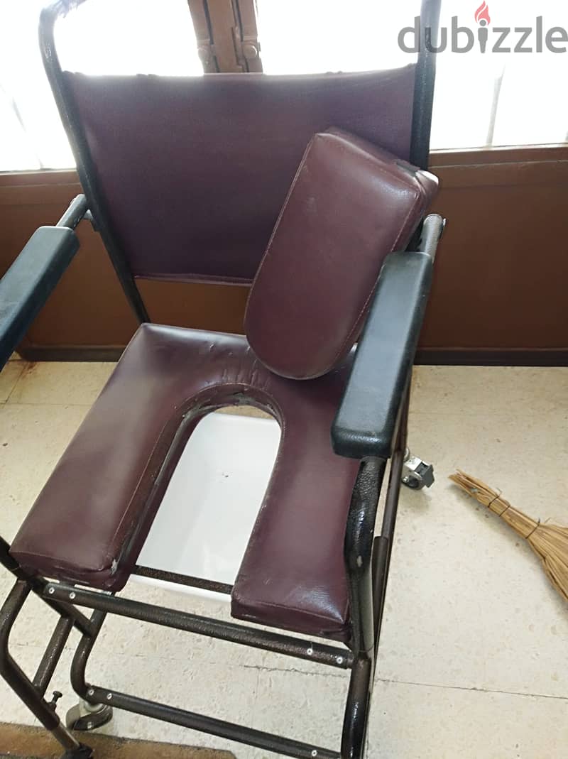wheelchair toilet medical handicapé كرسي تواليت متحرك للمقعدين 5