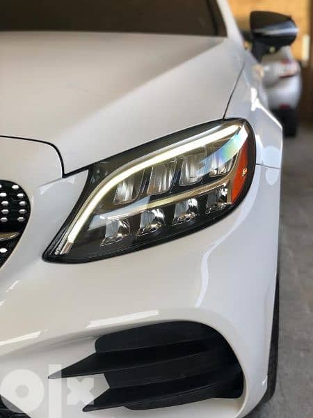 Mercedes c300 2019 original AMG package clean titleالسعر يتضمن التسجيل 6