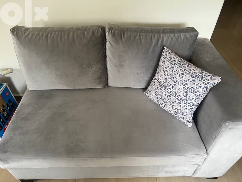 sofa like new, barely used 100$ 1