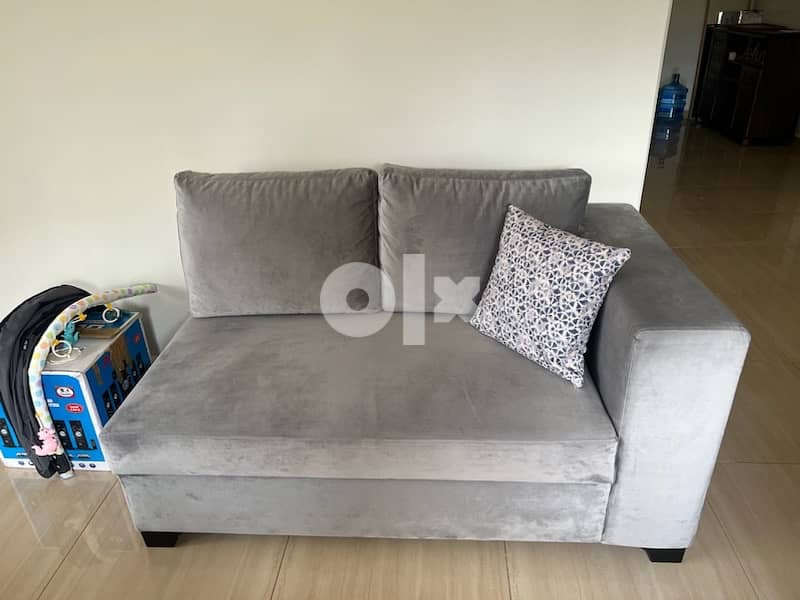 sofa like new, barely used 100$ 2