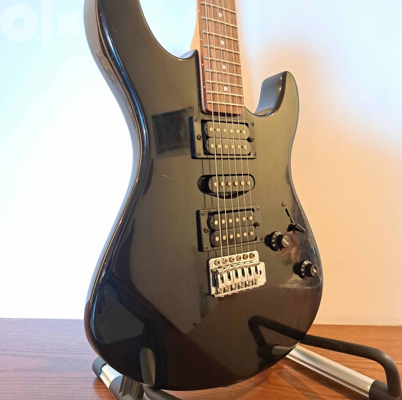 Yamaha ERG121 Electric Guitar 1