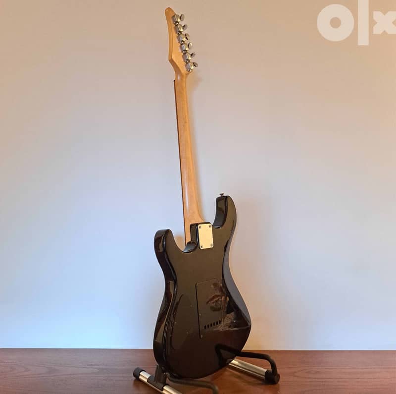 Yamaha ERG121 Electric Guitar 2