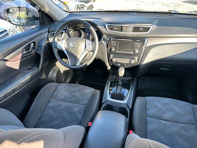 Nissan Rouge 2016  California like new very clean 12