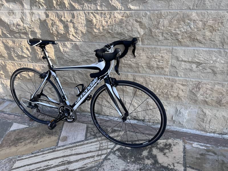 Cannondale Synapse Carbon Road Bike in excellent condition 1