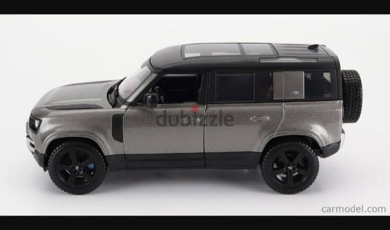 Land Rover Defender 110 diecast car model 1:24. 1