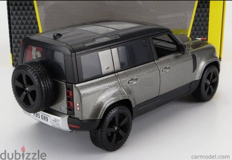 Land Rover Defender 110 diecast car model 1:24. 2