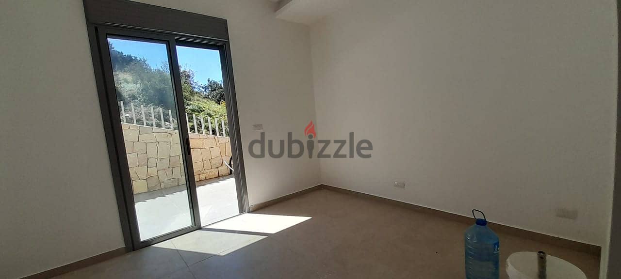 154m2 apartment + terrace & an open sea view for sale in Nahr ibrahim 5