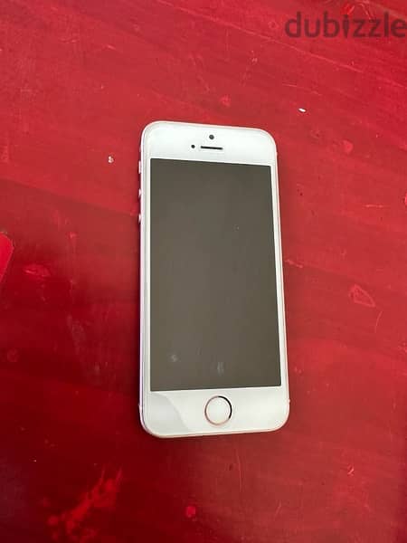 iPhone SE in super mint condition 4