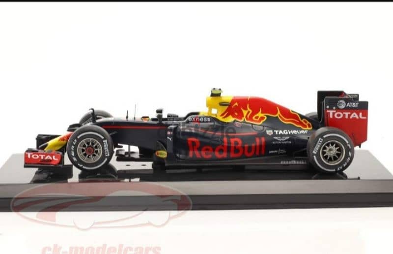 Max Verstappen Red Bull RB12 (2016) diecast car model 1:24. 2