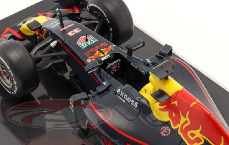 Max Verstappen Red Bull RB12 (2016) diecast car model 1:24. 5