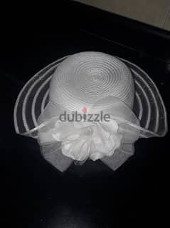 chapeaux rose ou blanc 100,000 LL