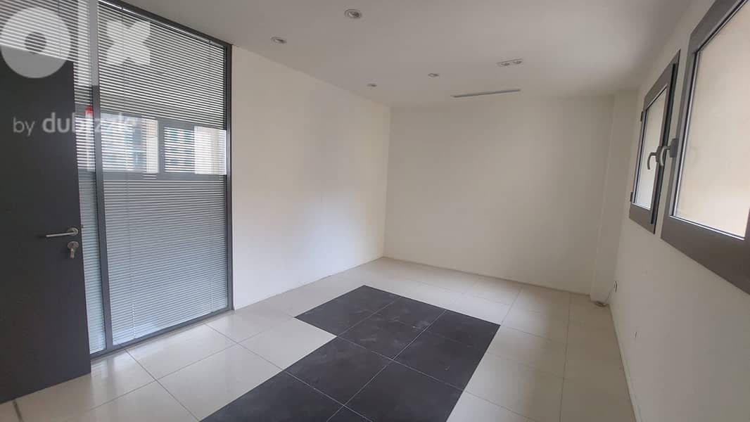 L11752 - A 107 SQM Office for Rent in Downtown 2