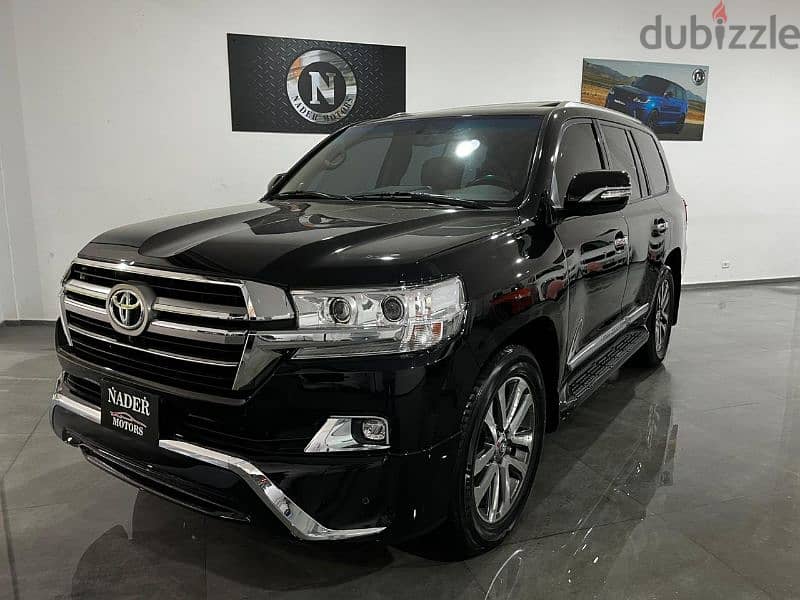 Toyota Land Cruiser V8 2010 Look 2020 0