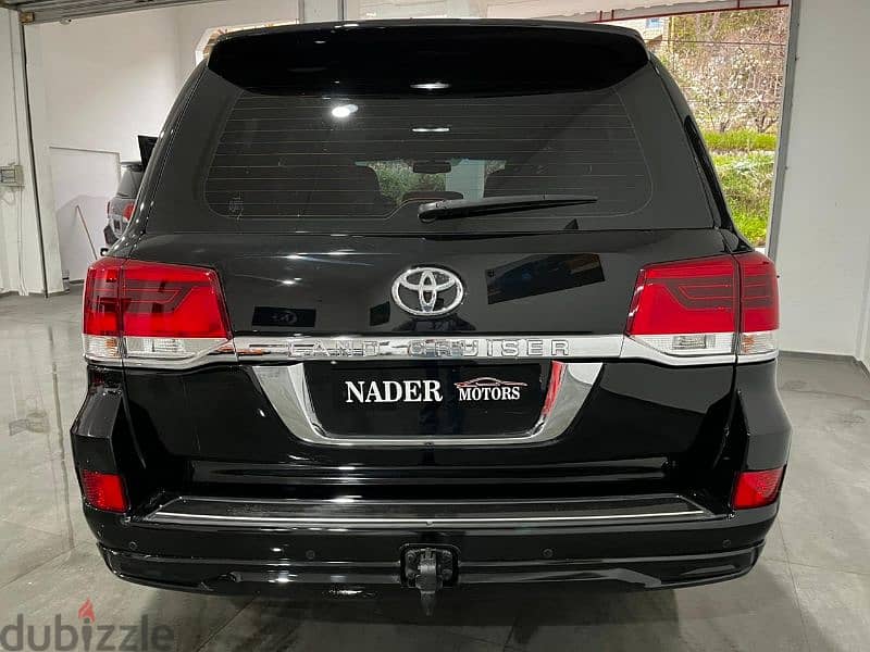 Toyota Land Cruiser V8 2010 Look 2020 7