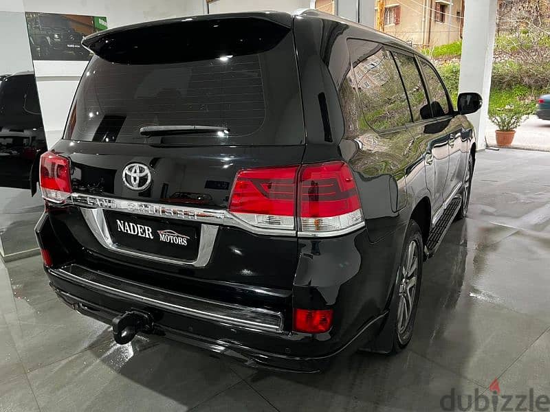 Toyota Land Cruiser V8 2010 Look 2020 8