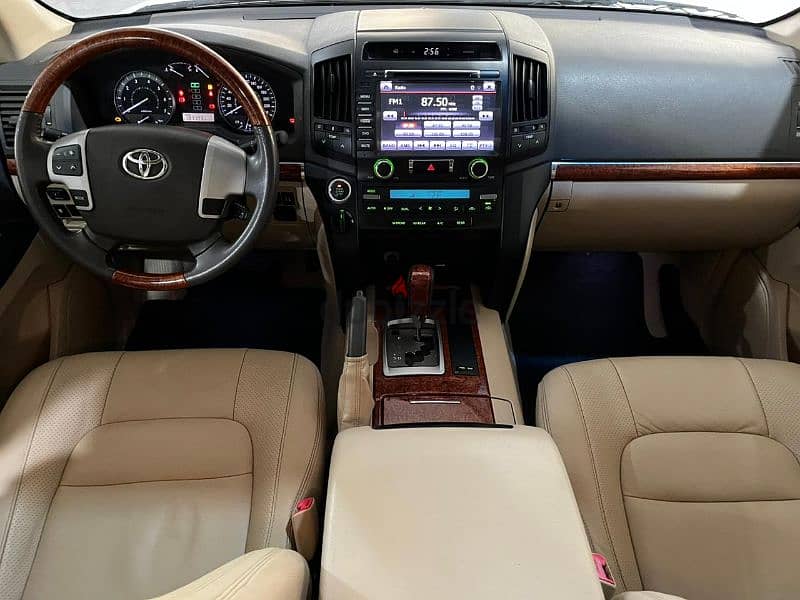 Toyota Land Cruiser V6 4.0 L 2014 11