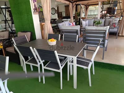 طاولة قلفنايز مع ست كراسي. Table with 6chairs