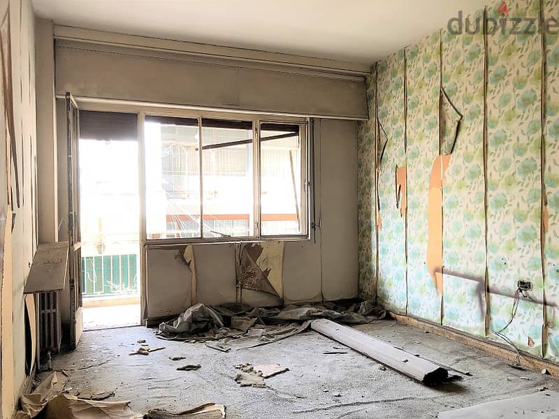Needs Renovation - Prime Location Apartment in Achrafieh, Beirut 4