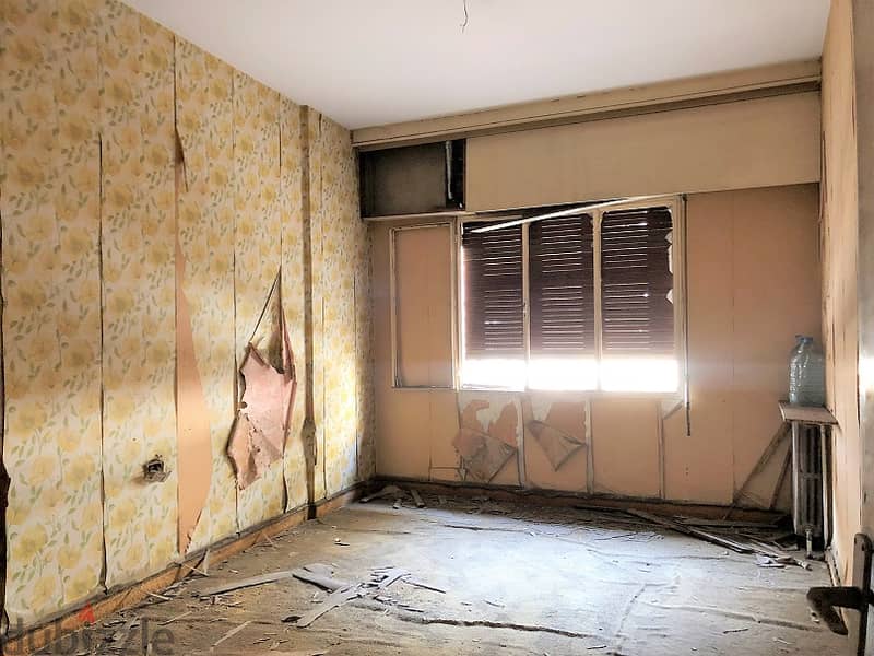 Needs Renovation - Prime Location Apartment in Achrafieh, Beirut 5