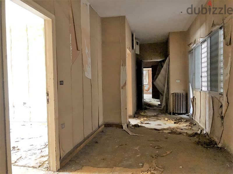 Needs Renovation - Prime Location Apartment in Achrafieh, Beirut 6