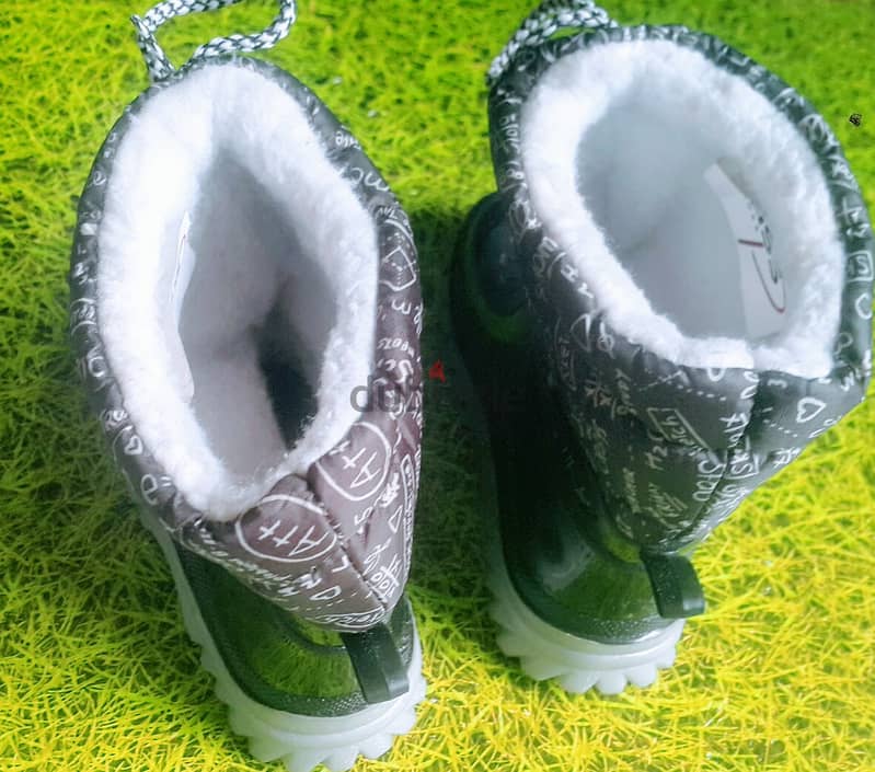 NEW waterproof Italian Rain boots size 28 5