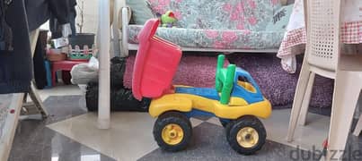 camion jeux pour enfant on peut s'assoir sur lui  made in spain