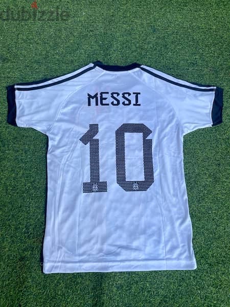 Lionel Messi Argentina Three Star 22/23 Youth Home Jersey by