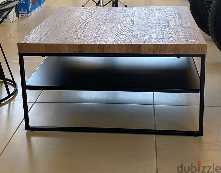 Vista wood table طاولة خشب 1