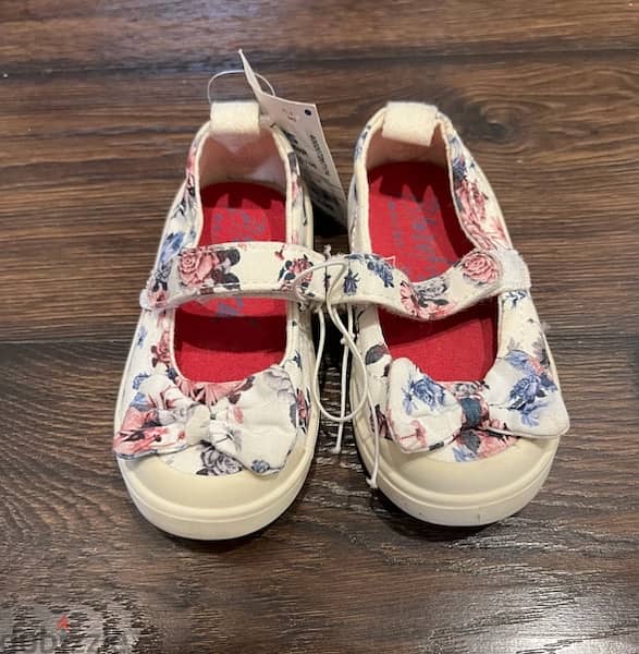 Girl's shoes size us 6 0
