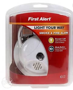 First Alert USA - Smoke and Fire alarm with escape light 0