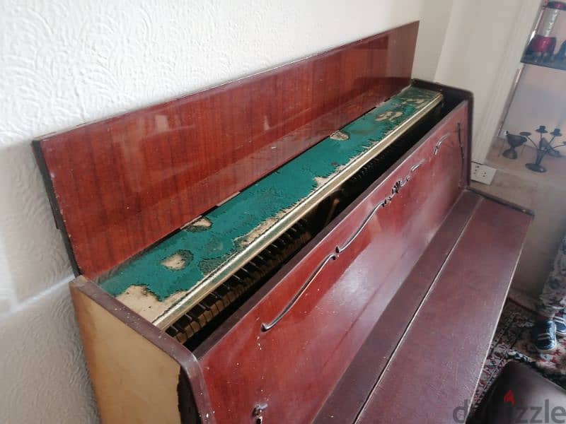 Old piano for sale, needs maintenance 1