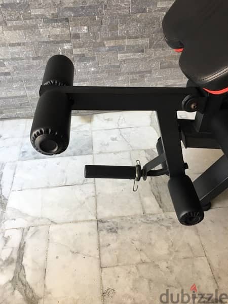 bench adjustable like new with legs extension curl and biceps 3