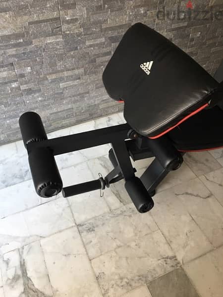 bench adjustable like new with legs extension curl and biceps 4