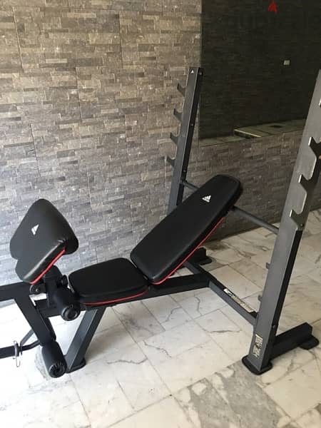 bench adjustable like new with legs extension curl and biceps 8