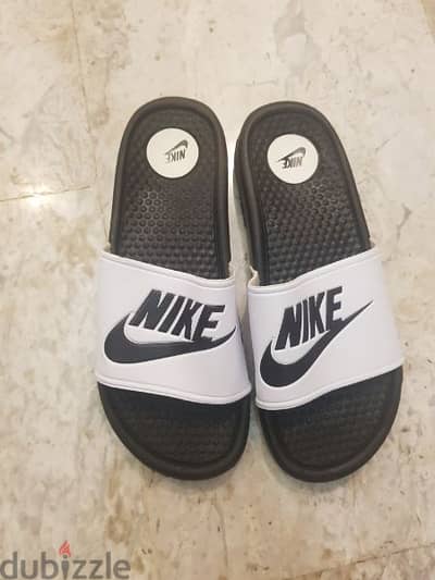 Nike slippers size 40