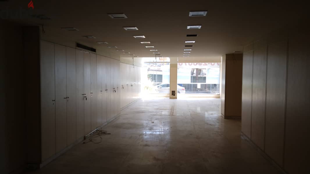 L11006-Showroom for Rent in a Prime Location in Aoukar 2