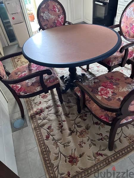 Round dining table with four classic chairs 2