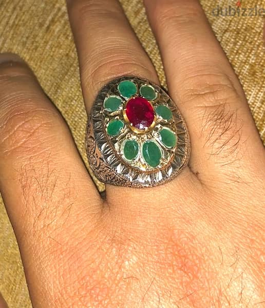 Emerald, ruby ​​and silver ring Weight 23 grams خاتم زمرد و الياقوت 3