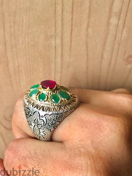 Emerald, ruby ​​and silver ring Weight 23 grams خاتم زمرد و الياقوت 4