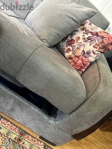 sofas big in a  very good condition 4