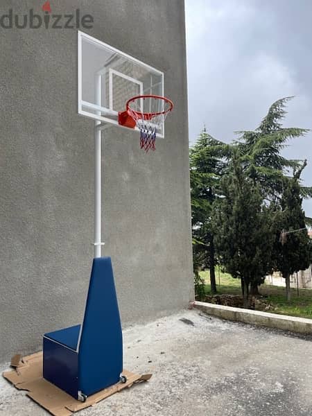 Basketball Hoop with safety / wheels 3