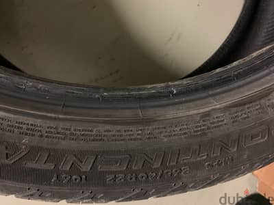 2 Tyres continental used 5000km only 265/40/22