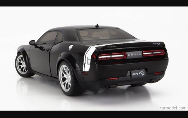 Dodge Challenger Hellcat Black Ghost '23 diecast car model 1;18. 3