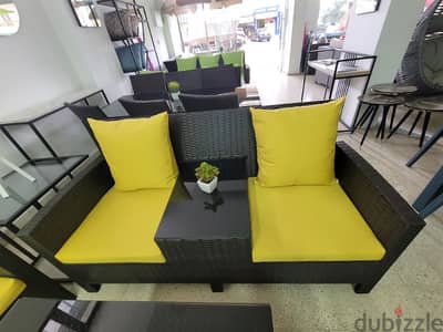 Love seat with center table  رزين مقعد مزدوج مع طاولة نص