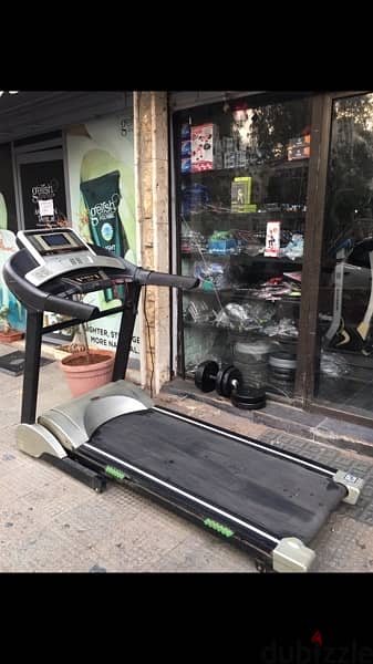 big treadmill like new hold up to 150kg with incline usb speakers