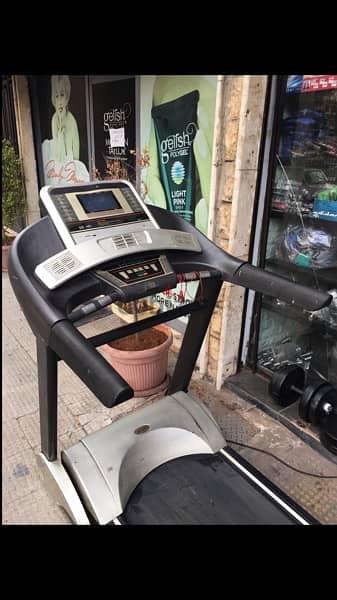 big treadmill like new hold up to 150kg with incline usb speakers 3