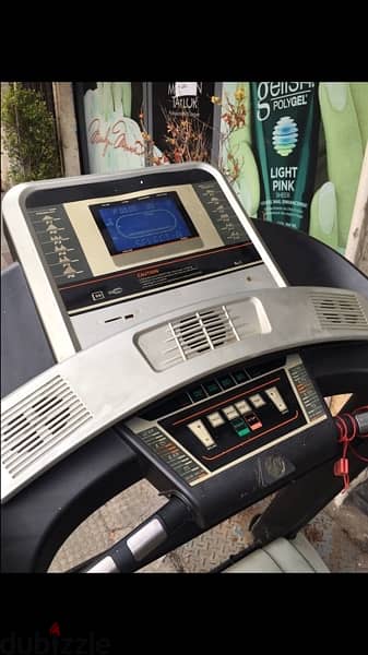 big treadmill like new hold up to 150kg with incline usb speakers 8