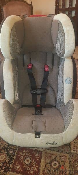 Car seat for baby Evenflo brand. 2