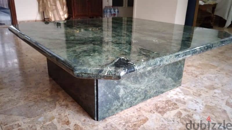 Onyx table 0